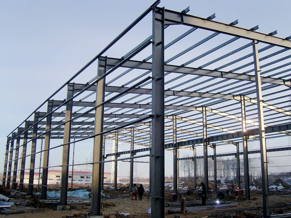 Gia công & lắp dựng khung thép – Sản xuất khung, dầm, vì kèo theo tiêu chuẩn kỹ thuật, lắp dựng tại công trình.